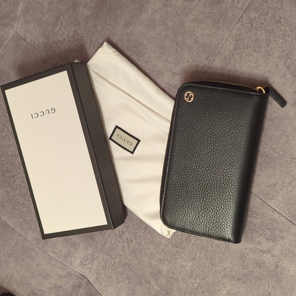 Authentic Gucci Zip over Wallet - Picture 12 of 12